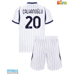 Billiga Inter Milan Hakan Calhanoglu #20 Bortatröja Barn 2026-27 Kortärmad (+ Korta byxor)
